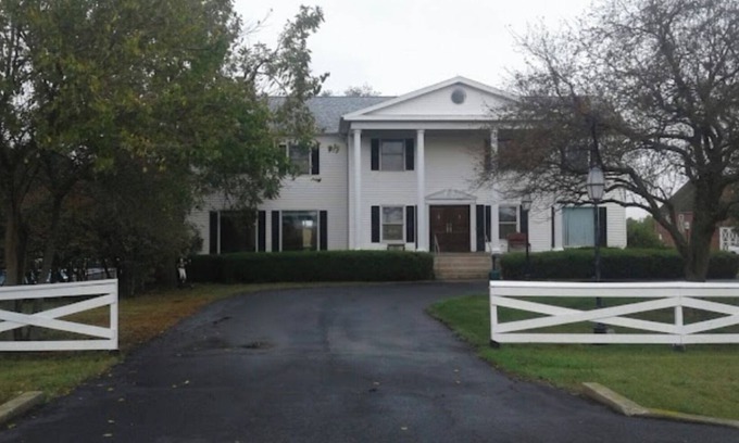 Bradford Casa | Spacious 10-bedroom house in delightful Bradford. Perfect for weddings