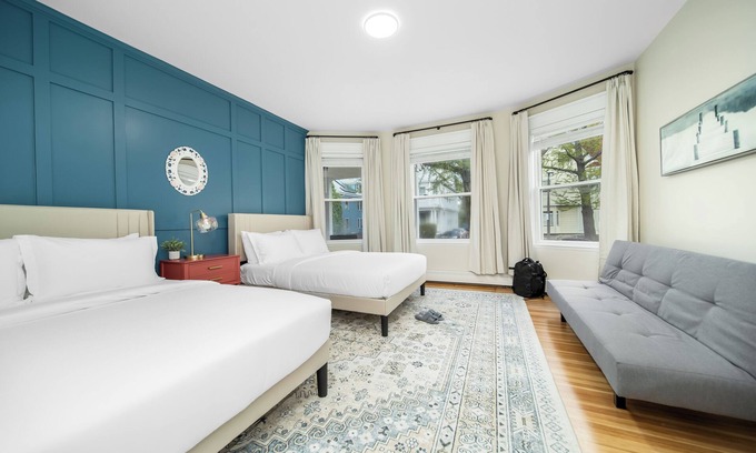 Meeting House Hill Casa | Spacious 10 BR 2 units duplex style near train to Downtown