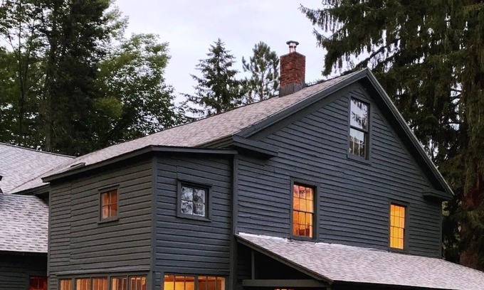Shandaken Casa | Spacious 1890s farmhouse, updated into a modern, chic space.