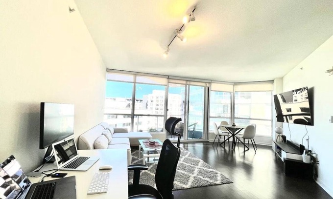 South Beach Apartamento | Spacious 1b1b oasis in luxury SF building with bay bridge view & full amenities