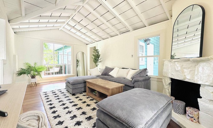 Buena Vista Cabaña | Spacious 1BR/2BA Scenic Garden Cottage in Central SF with Private Entrance