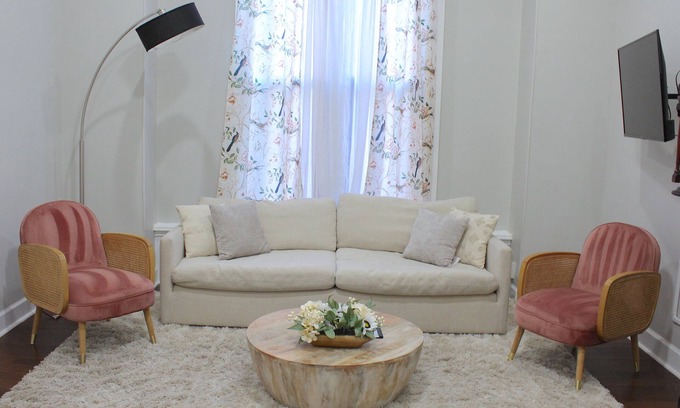 Mansion Area Apartamento | ★SPACIOUS 1BR Apt w/ Character 10ft Ceilings W/D!★