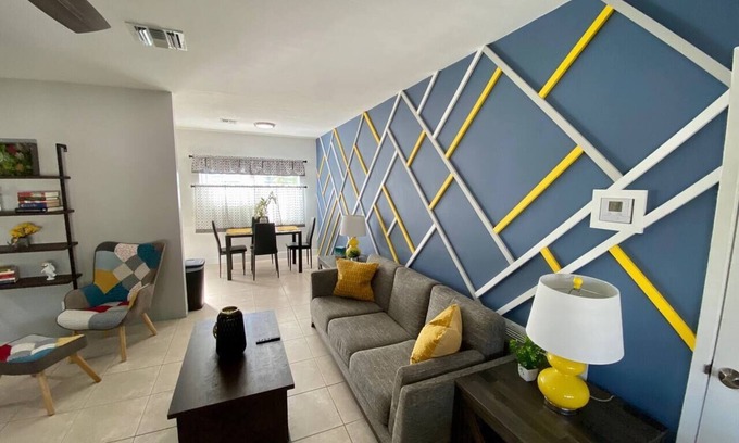 Poinsettia Heights Apartamento | Spacious 1BR, Central AC, Real Desk & Office Chair