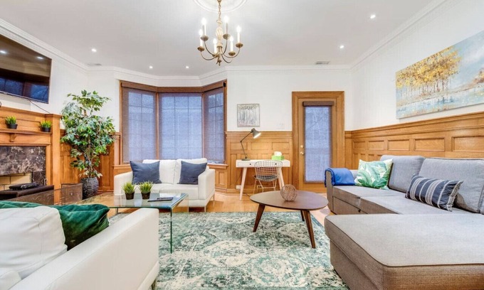Yorkville Apartamento | Spacious 1BR Executive Style Suite - King Bed