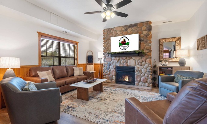 Branson Theater District Cabina | Spacious 2-BD + Loft Retreat in the Heart of Branson-Minutes to Shows, Shopping & Dining