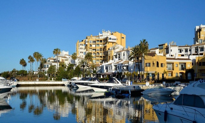 Cabopino Apartamento | Amplio apartamento de 2 dormitorios y 2 baños con vistas al mar Mediterráneo