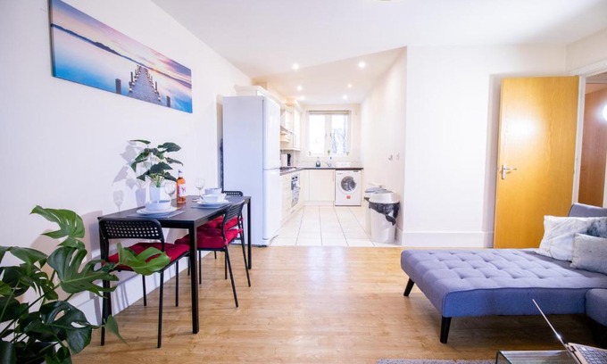 Milton Keynes Apartamento | SPACIOUS 2 bed 2 bathroom Apartment with parking! CONTRACTORS & BUSINESS stays Managed by Chique Properties Ltd