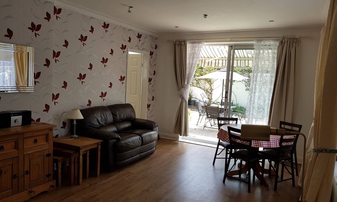 Blackpool Casa | Amplio bungalow de 2 dormitorios. Preciosa casa de vacaciones en una zona más tranquila de Blackpool.