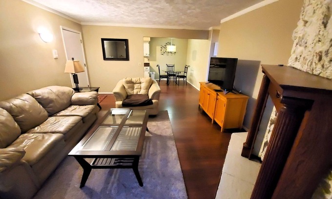 Bloomington Condominio | Spacious 2 Bed Condo, Pet Friendly