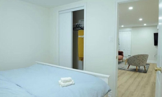 Richmond Hill Casa | Spacious 2-Bed-Room near Yonge & Major Mackenzie