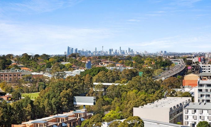 Homebush Apartamento | Spacious 2-Bed: Rooftop Views, Near Olympic Park