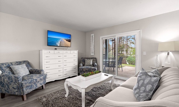 North Charleston Condominio | Spacious 2 bedroom condo