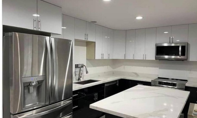 Lake Hills Apartamento | Spacious 2 Bedroom /2 Bathroom Basement unitnn