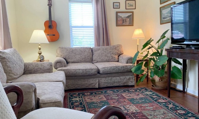 Bolivar Apartamento | Spacious 2 bedroom, 2 bath, full kitchen, centrally located