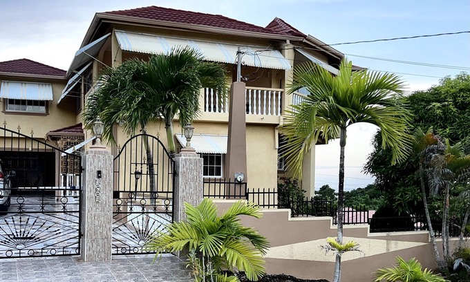 Salt Gut Apartamento | Spacious 2 Bedroom Apartment located in Boscobel, 5 minute drive to Ochi Airport