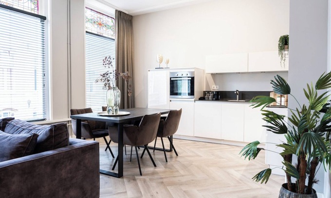 Centrum Apartamento | Amplio apartamento de 2 dormitorios con WIFI de alta velocidad y cocina privada.