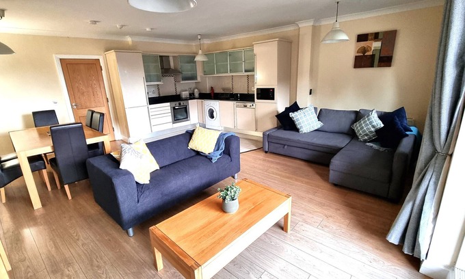 The Liberties Apartamento | Spacious 2 Bedroom Apartment with Balcony. Early check-in