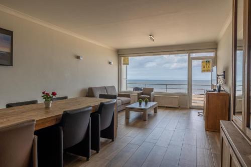 Mariakerke Apartamento | Spacious 2-Bedroom Apartment with Breathtaking Sea View T68