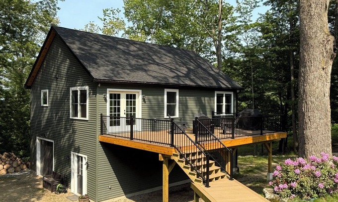 Hooksett Apartamento | Spacious 2 Bedroom Apartment on Rural, Wooded Property. King Bed