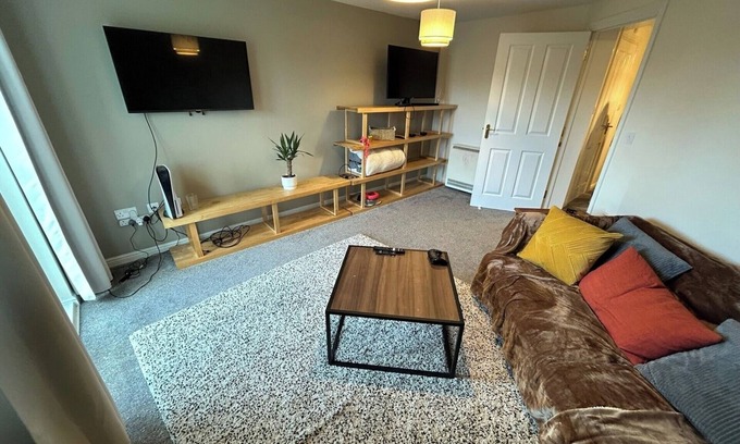 Newbury Apartamento | Spacious 2-Bedroom Flat Near Shops and Transport