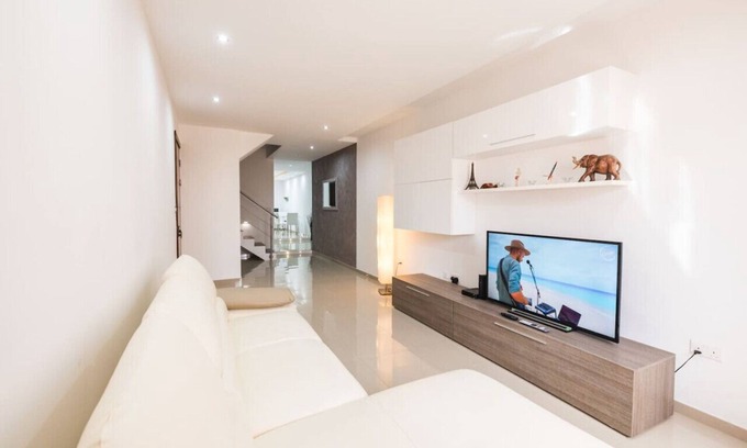 Kalkara Apartamento | Spacious 2 bedroom apartment