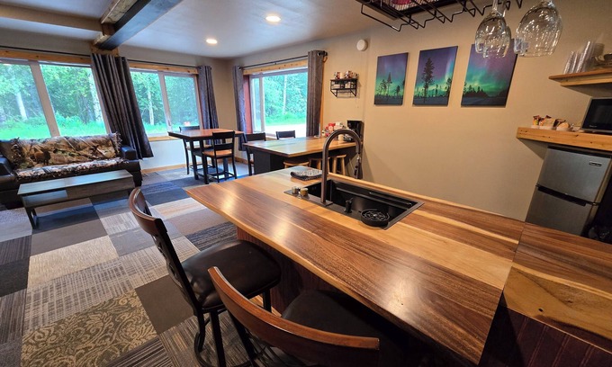 Fairbanks Casa | Spacious 2 bedroom, sleeps 12, indoor hottub, beautiful location for Aurora!