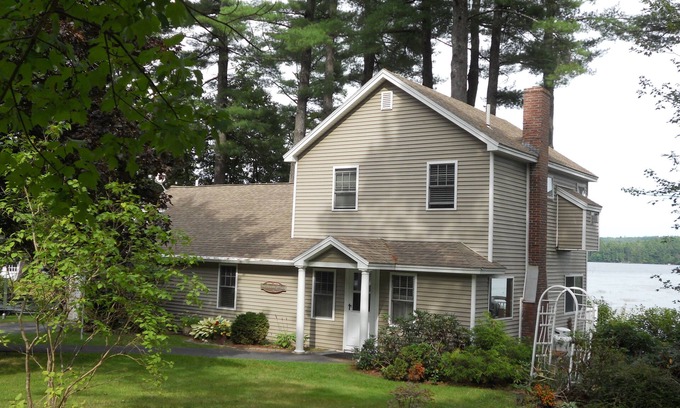 Raymond Casa | Spacious 2 Bedroom Summer Home on Picturesque Panther Pond