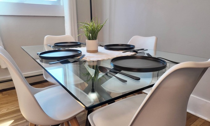 Concord Apartamento | Spacious 2-bedroom Top Unit w/ Laundry 5 Mins to Downtown Concord