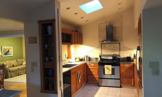 Forestville Casa | Spacious 2-bedroom wine country home with lovely outdoor spaces.