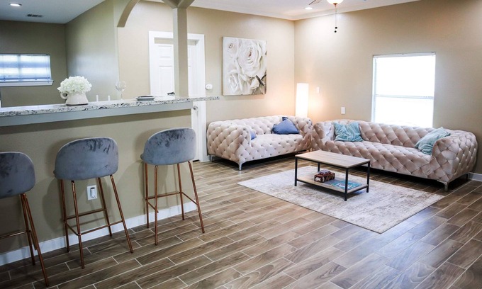 Houston Casa | Spacious 2 bedrooms with queen beds ,minutes from downtown