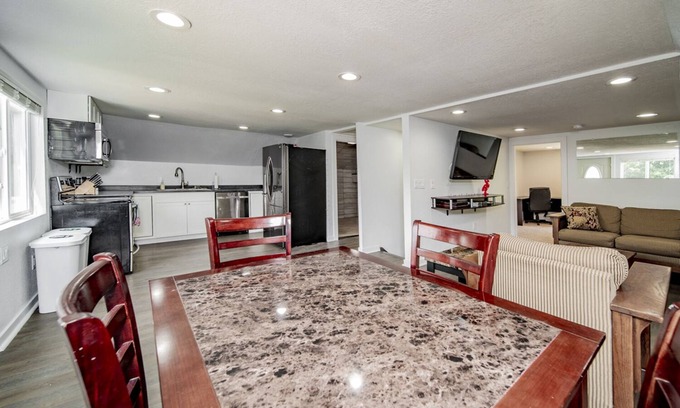 Rochester Casa | Spacious 2 BR Flamingo Suite - Minutes from Mayo!