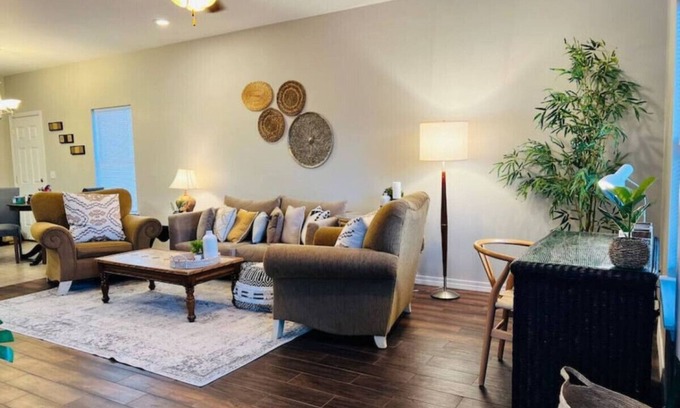 Navarre Apartamento | Spacious, 2 King Beds, 6 Sleeper, 4 mi. From Beach