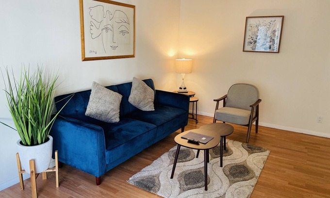 Sawtelle Apartamento | Spacious 2bd/2ba w/ work space in West LA-close to SMC,UCLA Santa Monica Beach