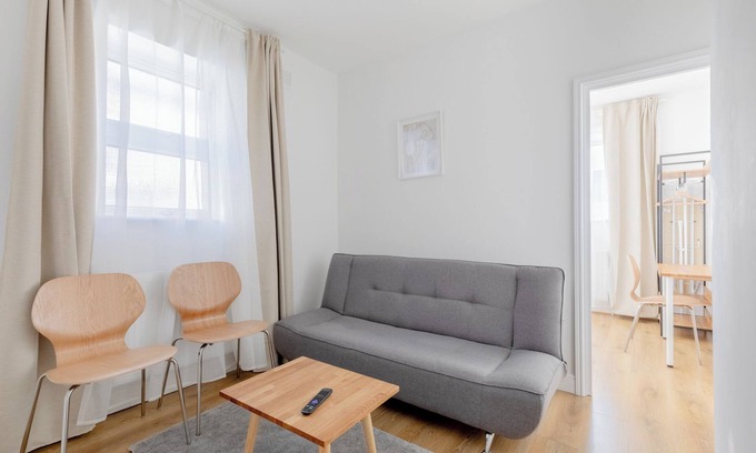 Custom House Apartamento | Spacious 2BD Flat, Short Walk from ExCel London