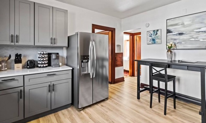 Bay View Casa | Spacious 2bd lower unit located in Bay View, pet friendly.