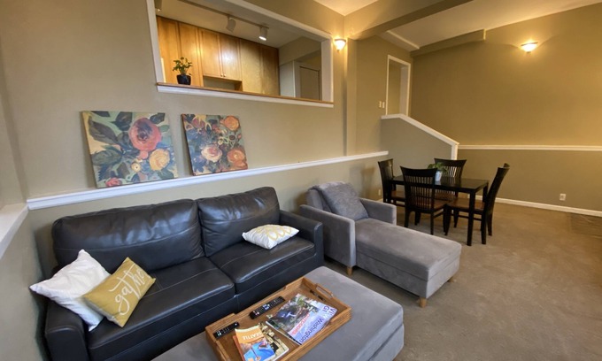 Seattle Apartamento | Spacious 2Bdrm walkable to UW, Shopping and More