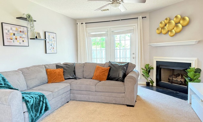 Huntcliff Casa | Spacious 2bed + 2bath Townhome - Minutes to Fort Jackson - King Bed