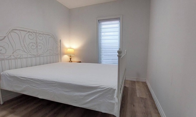 McMasterville Apartamento | Spacious 2BR Apartment · Furnished · 31+ Nights