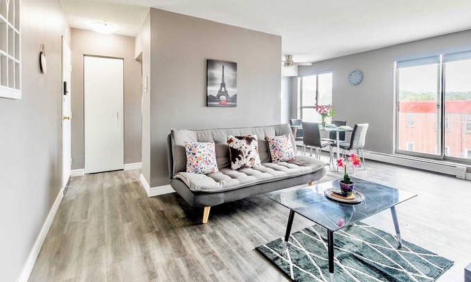 Rosedale Apartamento | Spacious 2BR Apt with King bed - near DT Hamilton!