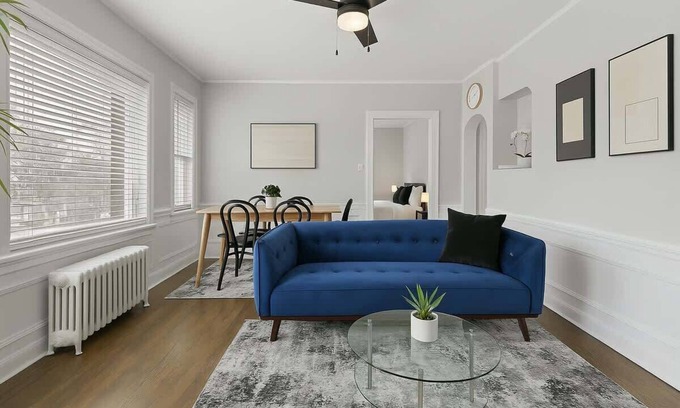 Skokie Apartamento | Spacious 2BR Close to it All - Chic Apt in Skokie
