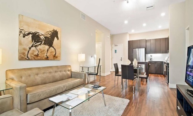 Shoreline West Apartamento | Spacious 2BR | Full Kitchen & Laundry | Gym | Mountain View