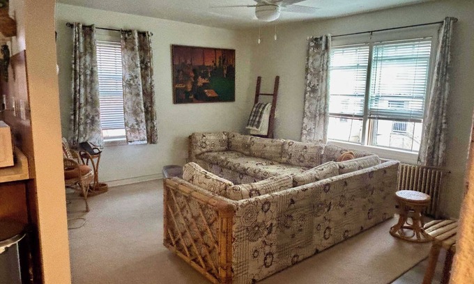 Duquesne Apartamento | Spacious 2BR Getaway - Near City -Easy Parking
