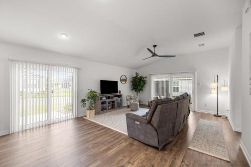 Sumter County Casa | Spacious 2BR in The Villages With Golf Cart and King Bed
