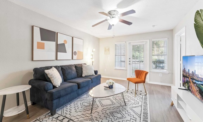 Pleasant Valley Apartamento | Spacious 2BR King Suite w Gym&Pool close to DT