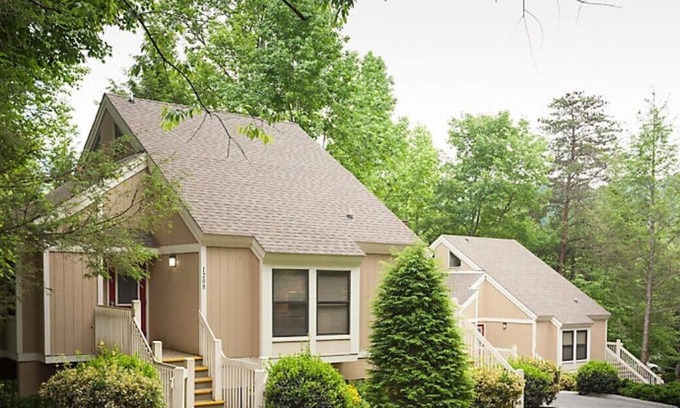Gatlinburg Complejo | Spacious 2BR Townhome at MountainLoft Gatlinburg