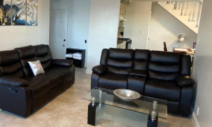 Gloucester Apartamento | Spacious 2nd floor Suite