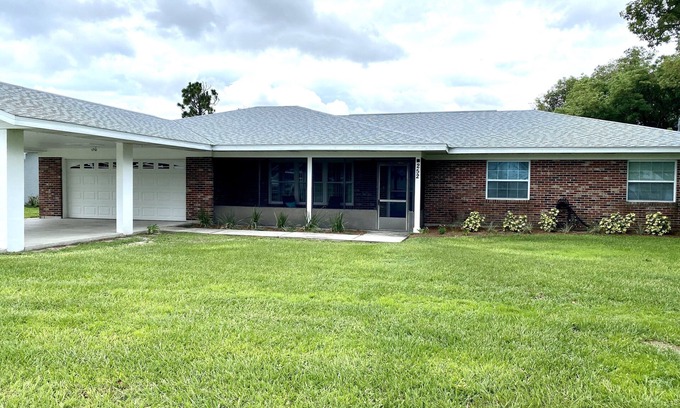Crooked Lake Park Casa | Spacious 3/2 on large canal to beautiful Crooked Lake, great for seasonal rental