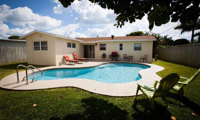 Parker Ridge Casa | Amplia casa privada 3/2 con piscina ubicada a 1 cuadra del parque Dreher