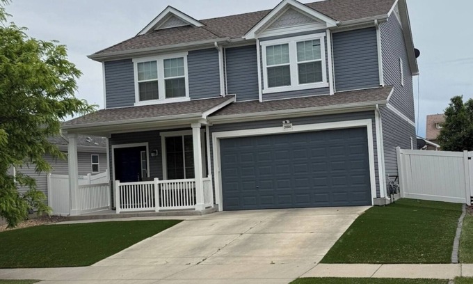 Green Valley Ranch Casa | Spacious 3-bed, 2.5-bath home. including washer, dryer, office and patio grill.