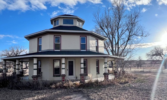 Wray Casa | Spacious 3 bed, 3 bath Eastern Colorado Farmhouse Retreat